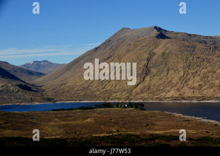 Cluanie Lodge and the Scottish Mountain Munro A' Chralaig on Loch Cluanie in Glen Shiel, Kintail, N/W Scottish Highlands,Scotland UK Stock Photo