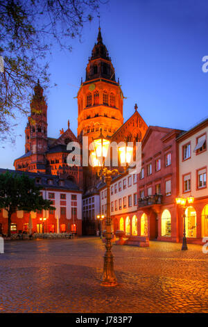 DEU, Deutschland, Mainz :  Dom bei Abenddaemmerung | DEU, Germany, Mainz :  Dom Church at Dusk Stock Photo