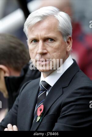 ALAN PARDEW NEWCASTLE UNITED V WEST BROM ST.JAMES PARK NEWCASTLE ENGLAND 28 October 2012 Stock Photo