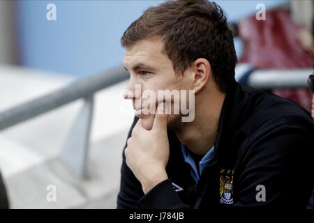 EDIN DZEKO MANCHESTER CITY FC ETIHAD STADIUM MANCHESTER ENGLAND 06 October 2012 Stock Photo