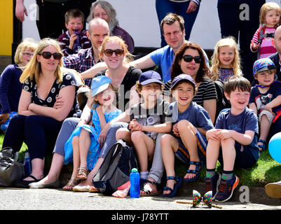 Alresford 13th annual Watercress Festival, crowds enjoying the outdoor entertainment at the festival, Alresford, Hampshire, England. 21.05.2017. Stock Photo