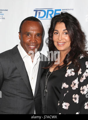 Former professional boxer Sugar Ray Leonard (L) and wife Bernadette Stock Photo: 95739289 - Alamy