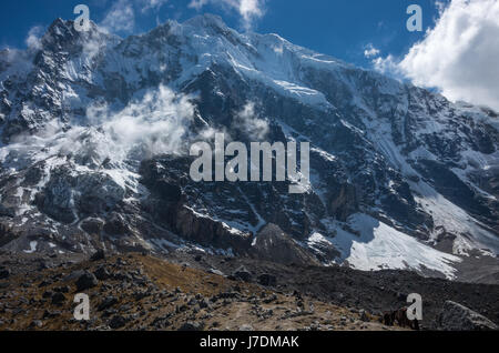 Salcantay (6,271 m) -  the highest peak in the Vilcabamba mountain range in Peruvian Andes. Stock Photo