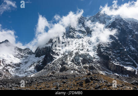 Salcantay (6,271 m) -  the highest peak in the Vilcabamba mountain range in Peruvian Andes. Stock Photo