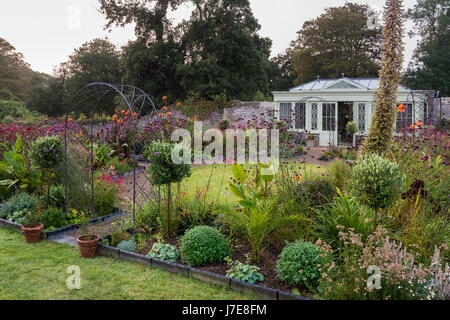 Neat edged beds and arches leading to the summerhouse by David Salisbury Stock Photo