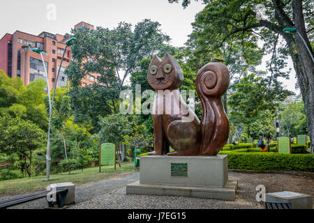 The iconic River Cat (Gato del Rio) Sculpture by Hernando Tejada at Cats Park - Cali, Colombia Stock Photo