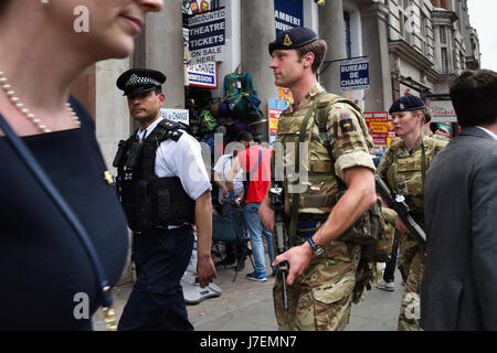 London, UK. 24th May, 2017. Armed soldiers are deployed in central London as part of Operation Temperer. Soldiers are being used to take on police guarding roles at key sites like Downing Street and the Houses of Parliament. Credit: Jacob Sacks-Jones/Alamy Live News. Stock Photo
