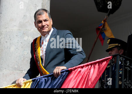 Quito, Ecuador. 23rd May, 2017. President Rafael Correa says goodbye from the balcony of the Carondelet Palace in Quito, Wednesday, May 24, 2017. After 10 years of rule Rafael Correa ends his term, Lenin Moreno is the new president of Ecuador.  Credit: Franklin Jácome/Alamy Live News Stock Photo