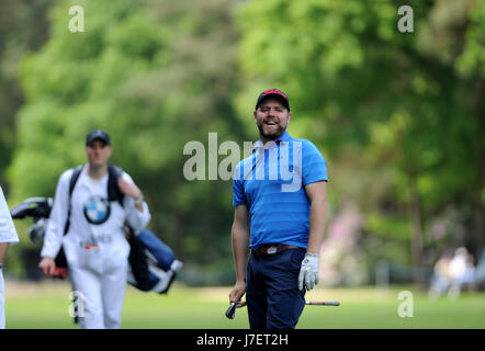 Virginia Water, Surrey, UK. 24th May, 2017. Westlife's Brian McFadden enjoying the Pro-Am event prior to the European Tour BMW PGA Championship on re-modelled West Course at the Wentworth Club, Surrey. © David Partridge / Alamy Live News Stock Photo