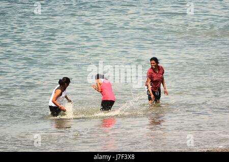 Aberystwyth Wales Uk, Thursday 25 May 2017  UK Weather: People enjoying a morning of fine warm sunshine   in Aberystwyth ,Ceredigion,  West Wales.    Temperatures today are expected to reach the high 20s Centigrade in many part of the UK, making it the warmest day of the year so far     photo credit Keith Morris / Alamy Live News Stock Photo