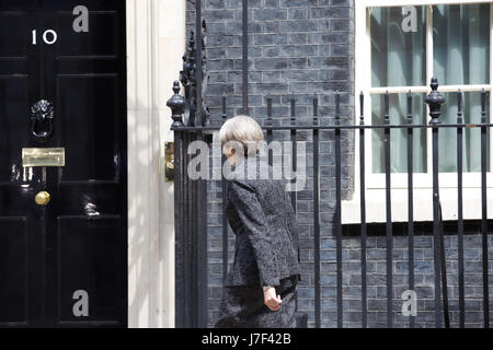 Brussels, Belgium. 25th May, 2017. Prime minister, Theresa May, arrives at Downing St in London before leaving to attend the NATO summit in Brussels.©Keith Larby/Alamy Live News Stock Photo