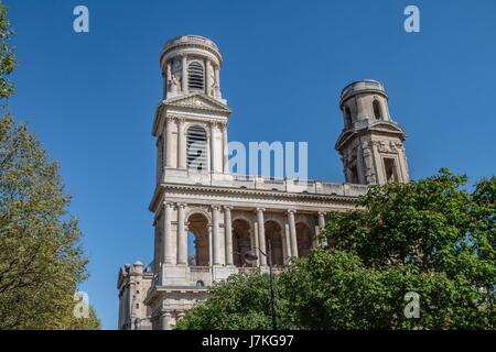 L'église Saint-Sulpice est une grande église du quartier de l'Odéon dans le 6e arrondissement de Paris. Elle est située place Saint-Sulpice. Elle a po Stock Photo