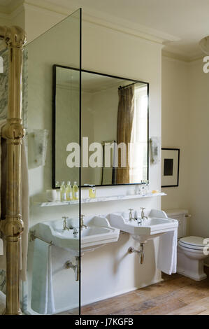 Large mirror above double hand-basins in Portland Road, London, UK Stock Photo