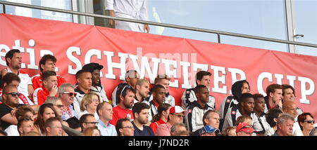 Genève, 25.05.2017, Football Helvetia Swiss Cup Final, FC Bâle 1893 - FC Sion, a part of the Swiss National Football Team in the stands of the Praille stadium, with Gelson Fernandes (red), Edimilson Fernandes and Leo Lacroix  Photo: Cronos/Frederic Dubuis Stock Photo