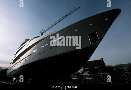 Royal Van Lent Shipyard Image Gallery – Luxury Yacht Browser