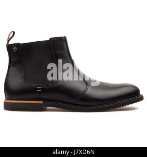 Dwars zitten Gehuurd Vervelend Timberland Earthkeepers Brook Park Chelsea Black Leather Men's Shoes -  5517A Stock Photo - Alamy