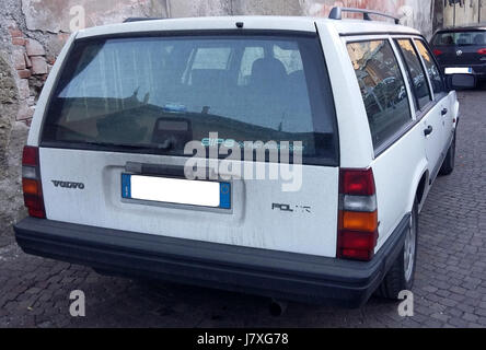 Volvo 940 Rear View The Volvo 940 Estate is a station wagon model produced between 1990 and ...