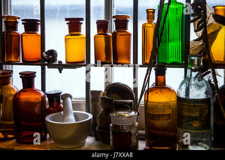 Colourful medicine jars and bottles at an old-fashioned apothecary's herbalists (Old Operating Theatre Museum and Herb Garret, London, UK) Stock Photo