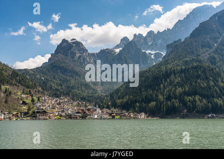 Tourist village Àlleghe at Àlleghe lake, Cordevole valley, at top the Civetta-Moiazza group, Dolomites, province of Belluno Stock Photo