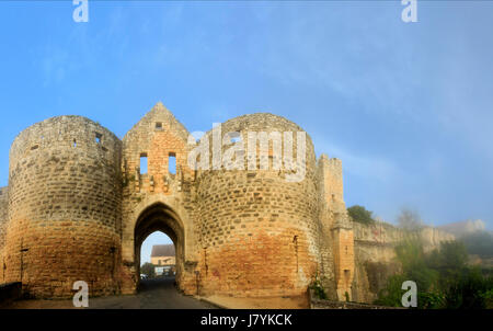 France, Dordogne, Domme, labelled Les Plus Beaux Villages de France (The Most beautiful Villages of France), Tours door Stock Photo