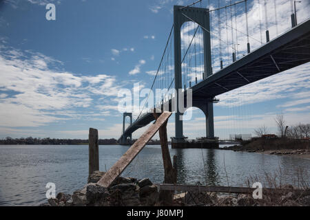 Bronx-Whitestone Bridge connecting Bronx to the Queens in New York City Stock Photo