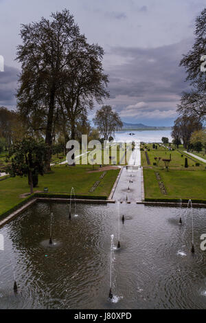 Series of fountains in the Cheshma Shahi Gardens with Dal Lake in the background Stock Photo