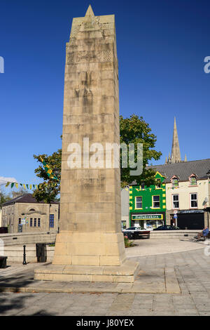 Ireland,County Donegal, Donegal Town, The Diamond with Obelisk which commemorates four monks called the Four Masters who compiled and wrote the Annals Stock Photo