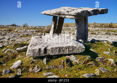 Ireland, County Clare, The Burren, Poulnabrone Dolmen. Stock Photo