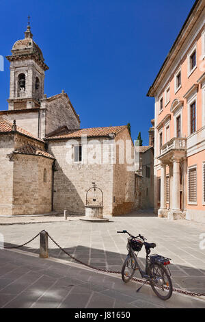 Italy, Tuscany, Val D'Orcia, San Quirico D'Orcia, The rear of the Collegiate Church of San Quirico D'Orcia or Collegiata dei Santi Quirico e Giulitta  Stock Photo