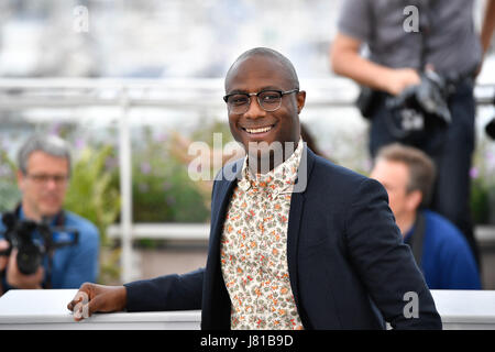 Cannes, France. 26th May, 2017. American director, screenwriter, member of the jury, Barry Jenkins, poses for a photocall in Cannes, France on May 26, 2017. The jury of Short Films and Cinefondation of the 70th Cannes Film Festival is composed by Romanian director, screenwriter, producer Cristian Mungiu, French actress Clotilde Hesme, American director, screenwriter Barry Jenkins, Singaporean director, screenwriter, producer Eric Khoo and Greek Director, screenwriter, producer Athina Rachel Tsangari. Credit: Chen Yichen/Xinhua/Alamy Live News Stock Photo