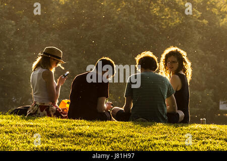 London, UK. 26th May, 2017. UK Weather: Evening sunset from Greenwich Park ending one of the hottest days of May. © Guy Corbishley/Alamy Live News Stock Photo