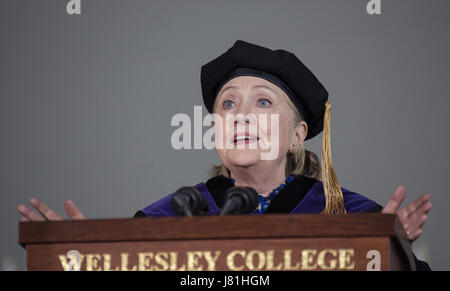 Wellesley, MA, USA. 26th May 2017.  2016 United States Democratic Presidential Candidate Hillary Clinton (Wellesley class of 1969) returned to speak to the 2017 Wellesley College graduating class.  Former First lady, Secretary of State and U.S. senator from the state of New York returned to speak during the 2017 Wellesley College commencement forty-eight years after she gave the first commencement speech in 1969 as a student. Credit Chuck Nacke / Alamy Live News