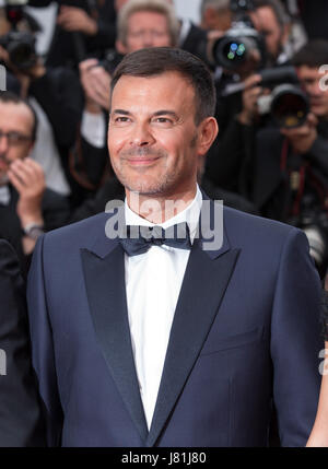 Cannes, France. 26th May, 2017. French director Francois Ozon poses on the red carpet for the screening of the film 'Amant Double' during the 70th Cannes Film Festival in Cannes, France, on May 26, 2017. Credit: Xu Jinquan/Xinhua/Alamy Live News Stock Photo