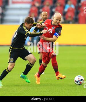 Toronto, Canada. 26th May, 2017. Michael Bradley (R) of Toronto FC vies with Wil Trapp of Columbus Crew SC during the 2017 Major League Soccer (MLS) match between Toronto FC and Columbus Crew SC at BMO Field in Toronto, Canada, May 26, 2017. Toronto FC won 5-0. Credit: Zou Zheng/Xinhua/Alamy Live News