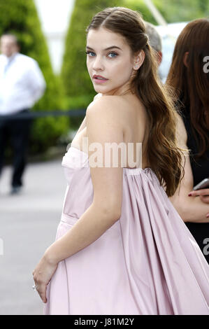 Antibes, Frankreich. 25th May, 2017. Barbara Palvin attending the amfAR's 24th Cinema Against Aids Gala during 70th Cannes Film Festival at Hotel du Cap-Eden-Roc in Antibes on May 25, 2017 | Verwendung weltweit/picture alliance Credit: dpa/Alamy Live News Stock Photo