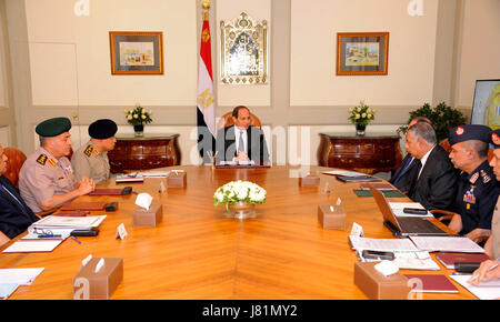 Cairo, Egypt. 26th May, 2017. Egyptian President Abdel Fattah al-Sisi meets with leaders of the Supreme Council of the Armed Forces and the Supreme Council for Police after the gunmen attack in Minya, at the Ittihadiya presidential palace in Cairo, Egypt, May 26, 2017 Credit: Egyptian President Office/APA Images/ZUMA Wire/Alamy Live News Stock Photo