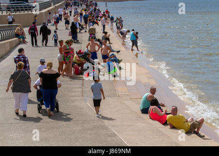 Blackpool, Lancashire, UK.  UK Weather.  27th May, 2017.  Sunny day on the Fylde coast as tourists, holidaymakers and residents ignore the weather warning and head for the beach to cool off from the high May temperatures. Credit; MediaWorldImages/AlamyLiveNews. Stock Photo