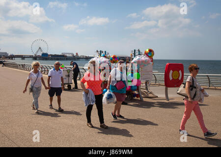 Blackpool, Lancashire, UK.  UK Weather.  27th May, 2017. Sunny day on the Fylde coast as tourists, holidaymakers and residents ignore the weather warning and head for the beach to cool off from the high May temperatures. Credit; MediaWorldImages/AlamyLiveNews. Stock Photo