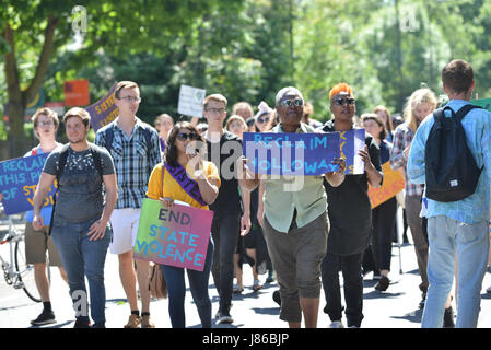Holloway, London, UK. 27th May 2017. Sisters Uncut group march and occupy part of Holloway Prison against government cuts to domestic violence services. Credit: Matthew Chattle/Alamy Live News Stock Photo