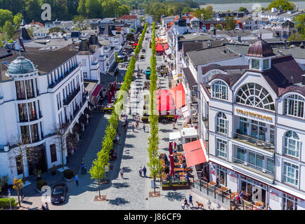 Binz, Germany. 18th May, 2017. The main street in Binz, Germany, 18 May 2017. The largest seaside spa resort on the island of Ruegen has 5500 residents, though it offers more than 14000 beds for vacationers. Aerial View Taken with a Drone. Photo: Jens Büttner/dpa-Zentralbild/ZB/dpa/Alamy Live News