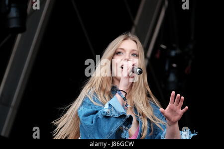 Hampshire, UK. 27th May, 2017. Common People Day 1 - British female singer Rebecca Claire 'Becky' Hill performing at Common People Southampton, 27th May 2017, Hampshire, UK Credit: DFP Photographic/Alamy Live News Stock Photo