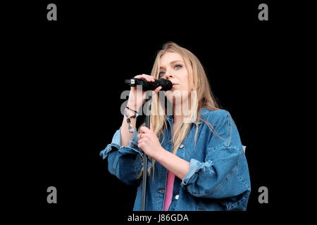 Hampshire, UK. 27th May, 2017. Common People Day 1 - British female singer Rebecca Claire 'Becky' Hill performing at Common People Southampton, 27th May 2017, Hampshire, UK Credit: DFP Photographic/Alamy Live News Stock Photo