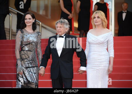 Cannes, France. 27th May, 2017. (L-R) Eva Green, director Roman Polanski and Emmanuelle Seigner attend the 'Based On A True Story' screening during the 70th annual Cannes Film Festival at Palais des Festivals on May 27, 2017 in Cannes, France. Credit: Frederick Injimbert/ZUMA Wire/Alamy Live News Stock Photo