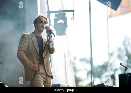Southampton, Hampshire, UK. 27thth May, 2017. Tom Odell performs on the main stage. Common People Music Festival returns in 2017 to Southampton Common where the Bestival team, along with curator, Rob Da Bank, have put together a fantastic lineup of acts. Event security remains tight after the recent terror attack in Manchester resulting in the UK terror threat level being escalated from 'Severe' to 'Critical'. Despite these anxieties, festival goers haven't been put off and are determined to enjoy the festivities, live music and sunshine. Credit: Will Bailey/Alamy Live News Stock Photo