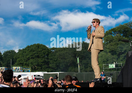 Southampton, Hampshire, UK. 27thth May, 2017. Tom Odell performs on the main stage. Common People Music Festival returns in 2017 to Southampton Common where the Bestival team, along with curator, Rob Da Bank, have put together a fantastic lineup of acts. Event security remains tight after the recent terror attack in Manchester resulting in the UK terror threat level being escalated from 'Severe' to 'Critical'. Despite these anxieties, festival goers haven't been put off and are determined to enjoy the festivities, live music and sunshine. Credit: Will Bailey/Alamy Live News Stock Photo