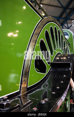 GNR 4-2-2 'Stirling Single' steam locomotive train National Railway ...
