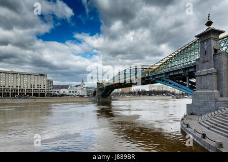 Bogdan Khmelnitsky Bridge and Kievsky Railway Station in Moscow, Russia Stock Photo