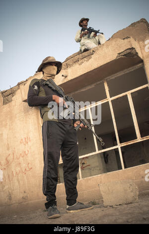 Iraqi Special Operations Forces soldiers set a perimeter after fast ...