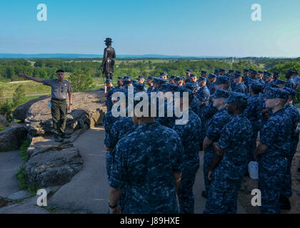 170519-N-BX824-050 GETTYSBURG, Pa. (May 19, 2017) John Heisser, historian at Gettysburg National Military Park, gives Sailors assigned to the United States Navy Ceremonial Guard a tour of the battlefield prior to a community relations project. The USNCG participated in the COMREL to conserve and preserve the site of the Civil War-era Battle of Gettysburg, fought between Union and Confederate forces from 1-3 July, 1863.  (U.S. Navy photo by Mass Communication Specialist 3rd Class Ricky Guzman/Released) Stock Photo