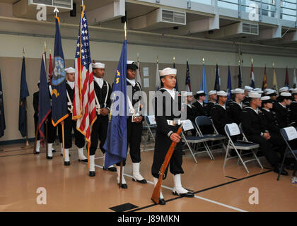 PORTLAND, Ore. (May 22, 2017) - Sailors assigned to the submarine tender USS Frank Cable (AS 40), participate in the change of command ceremony at the Naval Operational Support Center Portland, May 22. Capt. Jeff Farah relieved Capt. Drew St. John as commanding officer during the ceremony. (U.S. Navy photo by Mass Communication Specialist Seaman Heather C. Wamsley/Released) Stock Photo